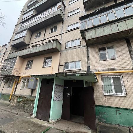 קייב Квартира Эконом-Класса Возле Метро Левобережная מראה חיצוני תמונה